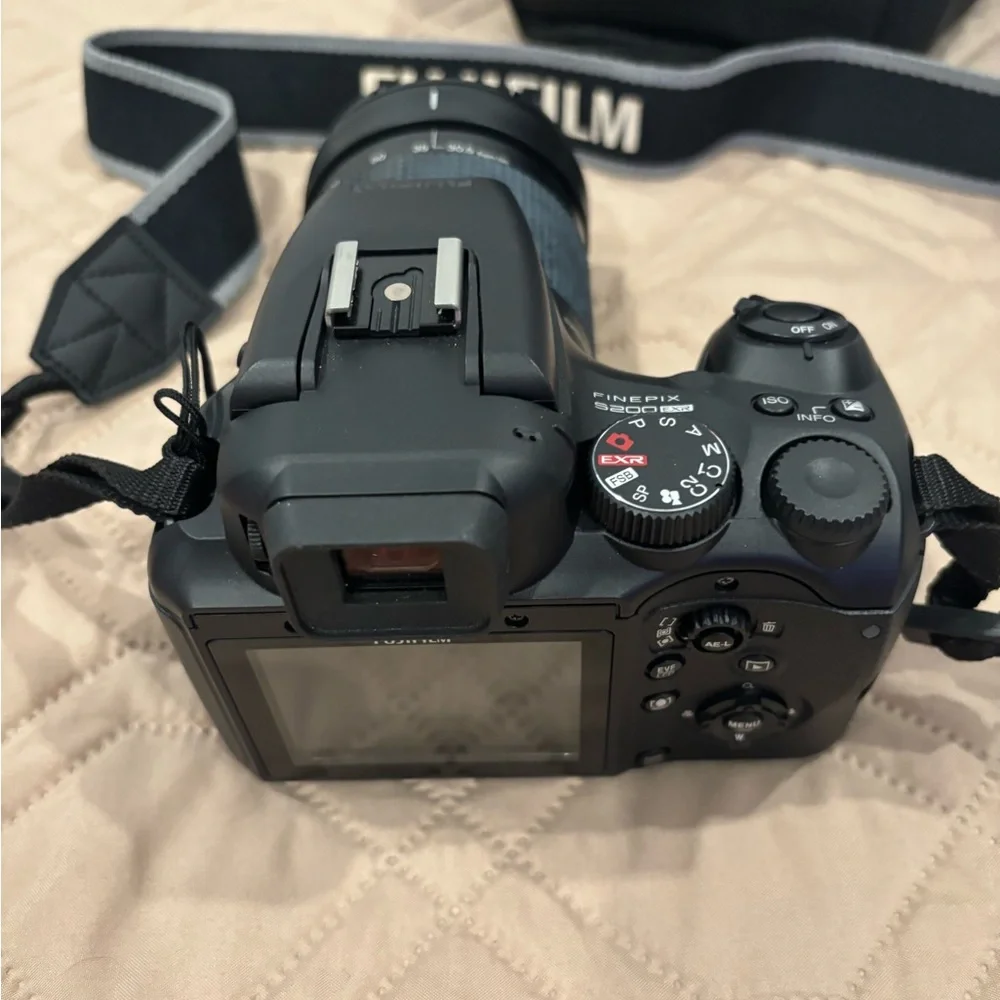 Fujifilm Finepix S200 EXR Digital Camera- Like New!
